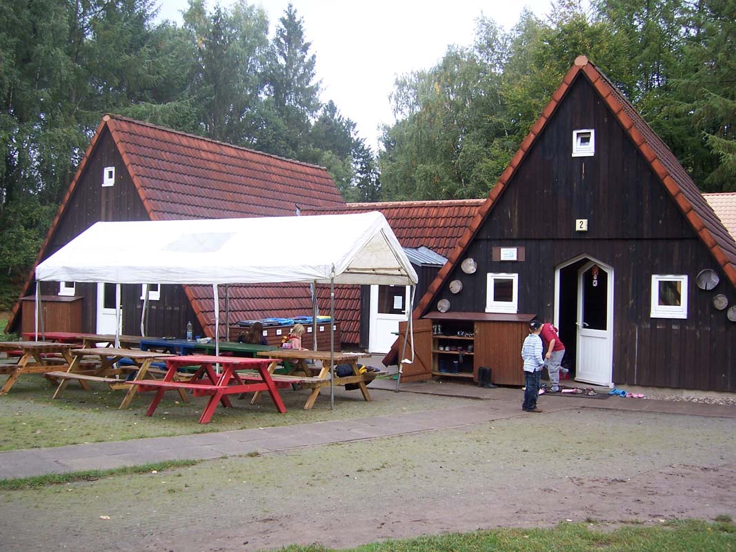 Die Schüler können im Wildpark übernachten. Die Schüler können im Wildpark übernachten.